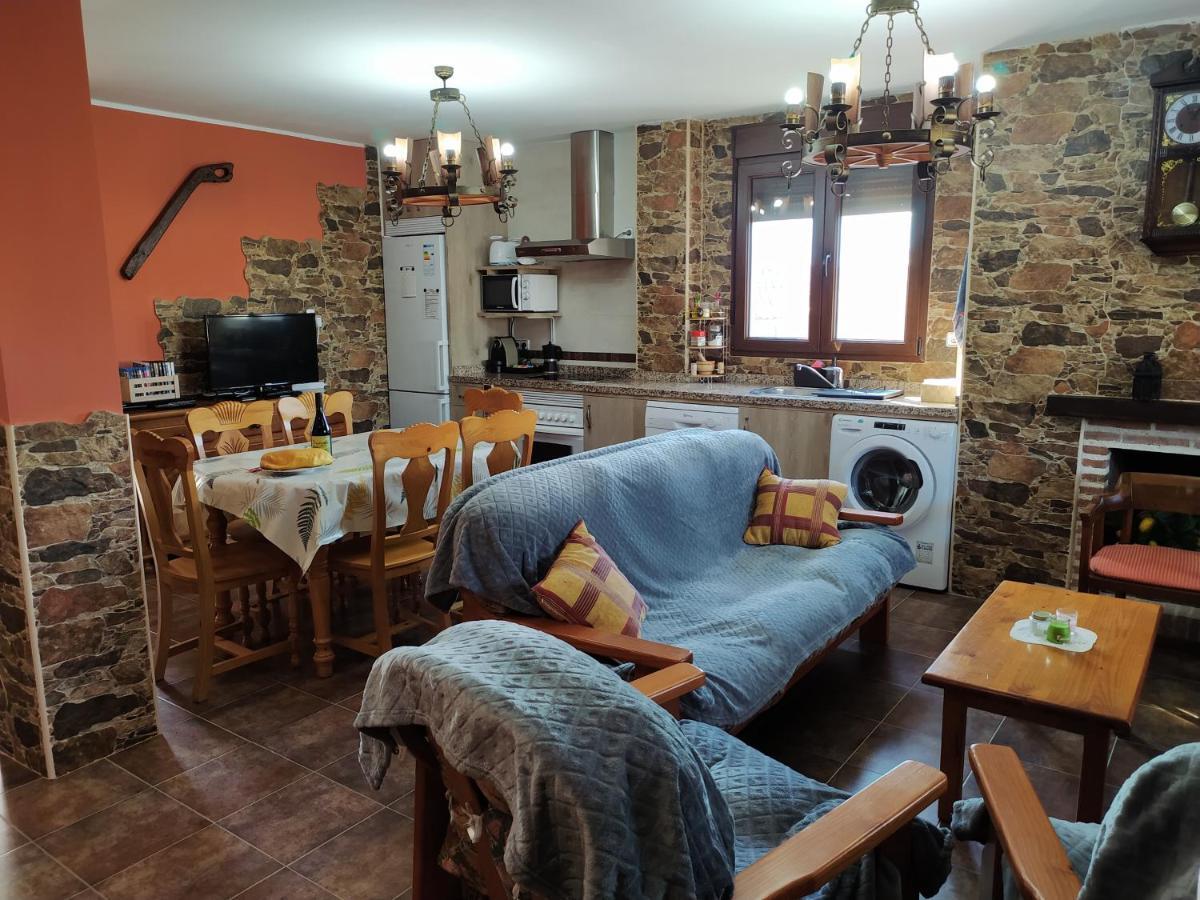 Casa Rural Mi Descanso Valdefuentes de Sangusín Exterior foto