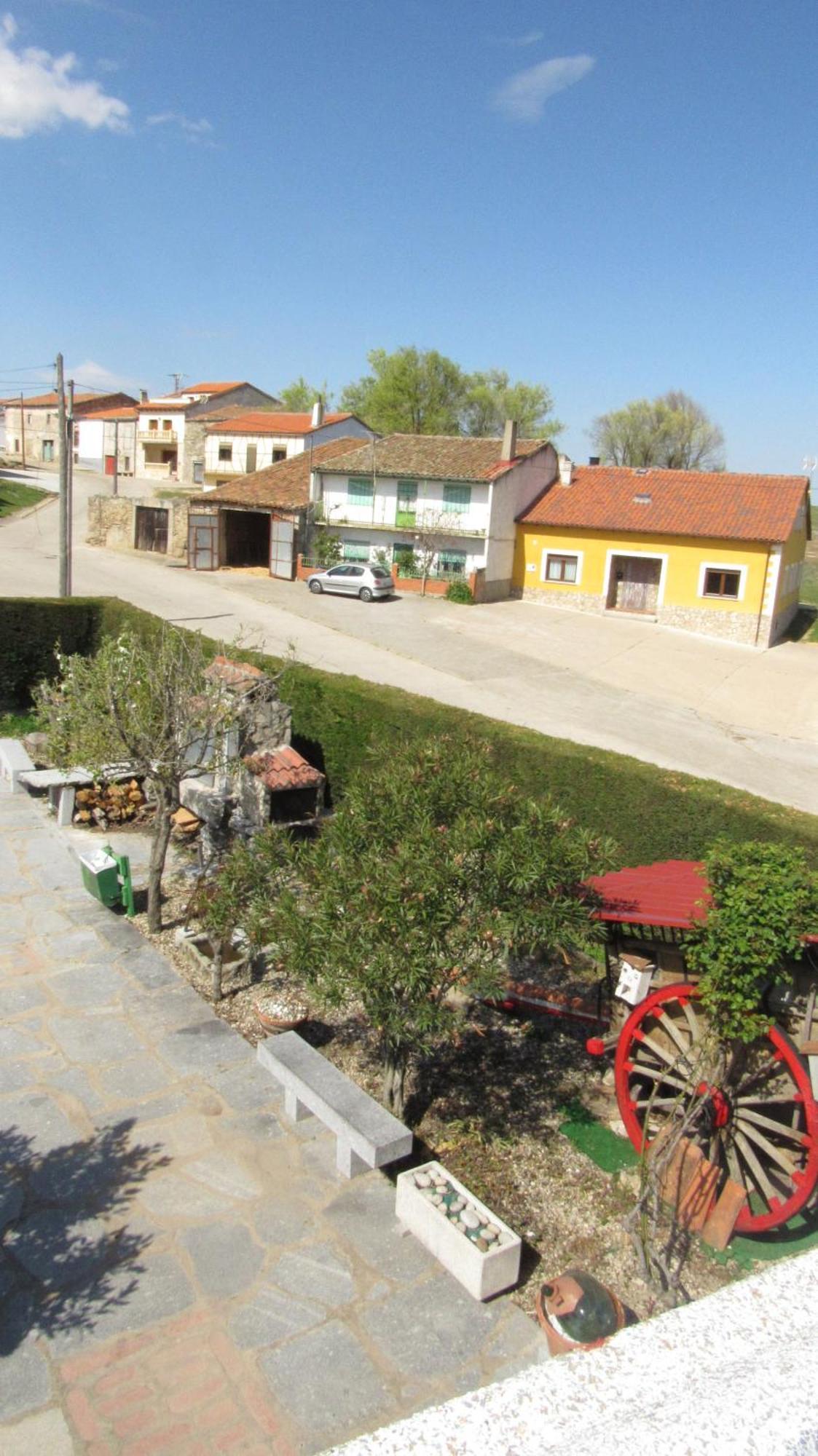 Casa Rural Mi Descanso Valdefuentes de Sangusín Exterior foto